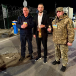 Благодатний вогонь уже в Україні: на Волині святиню першими зустріли прикордонники