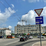 Заборонили стоянку: у Луцьку біля ринку виокремили смугу для громадського транспорту