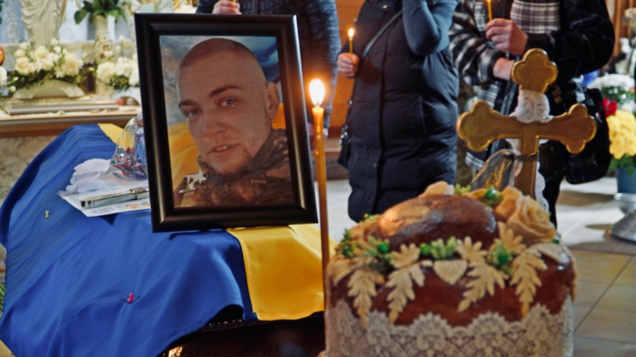 Повернувся з-за кордону, щоб захищати Україну: на Волині попрощалися з 20-річним Героєм Миколою Адамчуком