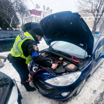 У Луцьку поліцейські допомогли водіям у яких в дорозі зламалися автівки