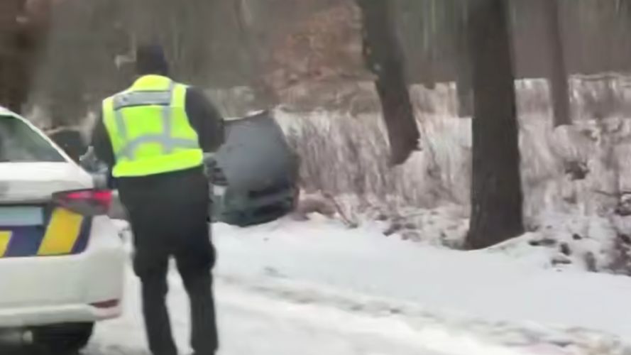 На Волині автівка злетіла з дороги, постраждала жінка