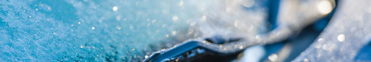 Потрібно лише 5 хвилин: як очистити лобове скло автомобіля від льоду, щоб не подряпати його