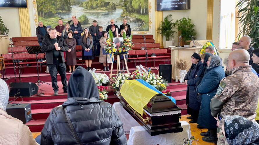Поховали за день до 34-річчя: на Волині попрощалися із молодим Героєм Степаном Локшином
