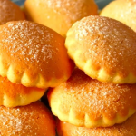 Молочні коржики за 10 хвилин: ніжне печиво, як у дитинстві