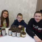 Юні рейнджери: на Волині діти виготовляли окопні свічки