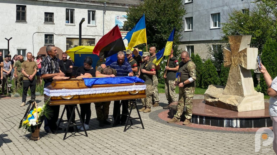 На Волині попрощались з бійцем Володимиром Оченком, який загинув захищаючи Україну