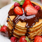 Пишні панкейки за 10 хвилин: простий рецепт ідеального сніданку