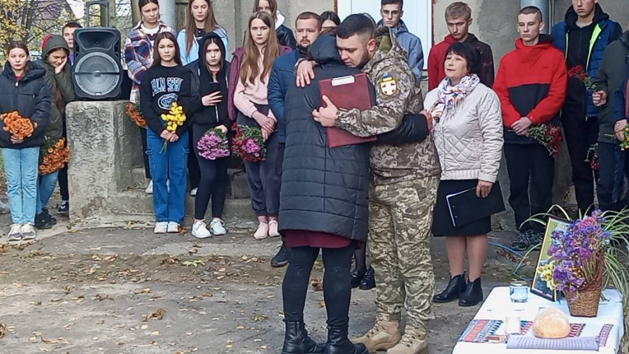 Героїчно загинув через декілька днів після дня народження: дружині воїна з Волині вручили його посмертний орден