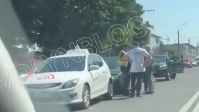 ДТП у Луцьку: на Рівненській зіткнулися навчальне авто та легковик