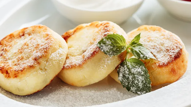 Як зробити, щоб сирники не розвалювалися на сковороді