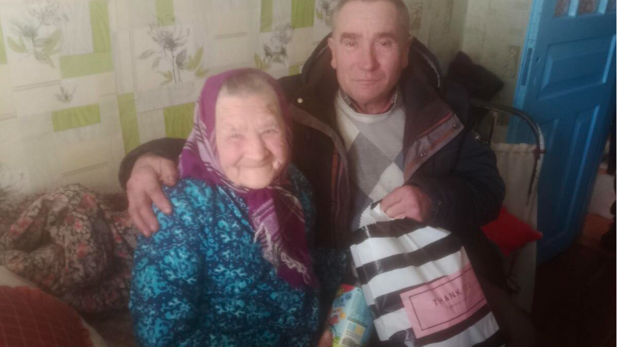 Бабуся більше пʼятдесяти онуків і правнуків: на Волині довгожительку привітали з 92-річчям