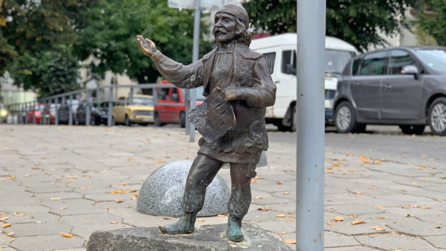 У Луцьку демонтують самовільні конструкції у центрі міста