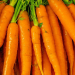 Сійте моркву тільки так — і не доведеться проривати: перевірений спосіб, про який ви не знали