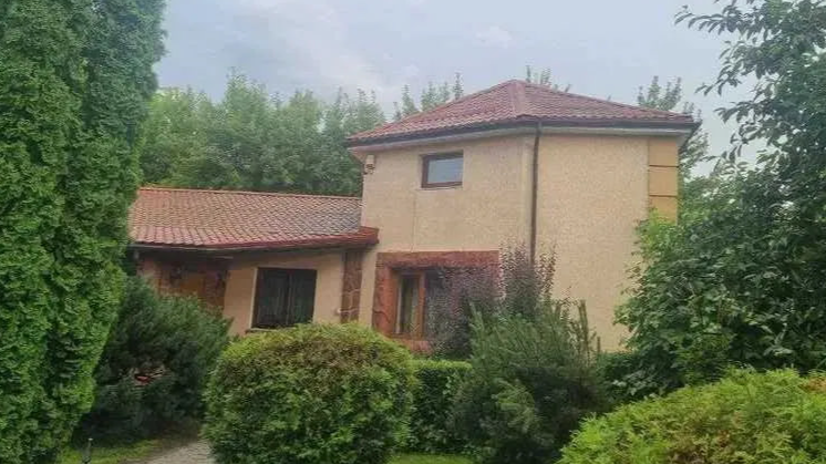 У Луцьку за 750 тисяч доларів продають маєток із басейном і сауною