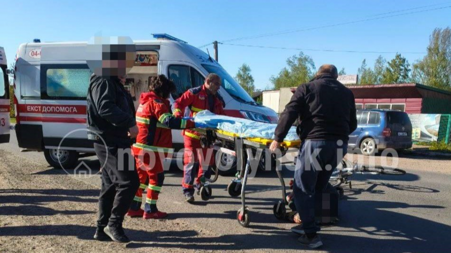 На Волині бус збив велосипедиста, постраждалий — у лікарні