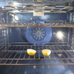 Жир злізе сам, без хімії: як швидко і якісно помити духовку та мікрохвильовку