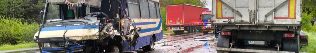 На Волині зіткнулися рейсовий автобус і вантажівка: відомо про 5 постраждалих
