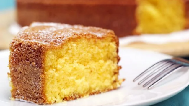 Бісквіт «4 ложки»: найпростіший пиріг, який завжди виходить пишним