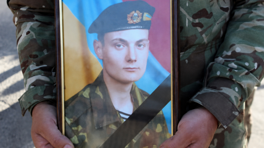 Весільний коровай довелося ділити на кладовищі: історія захисника з Волині Едуарда Драчева