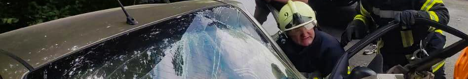 ДТП у Луцькому районі: водія затисло в авто