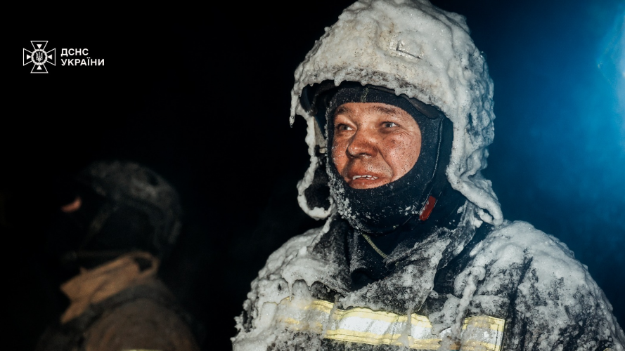 рятувальник у крижаному пансері