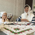 75-річна майстриня з Волині відроджує давнє мистецтво вишивки гладдю