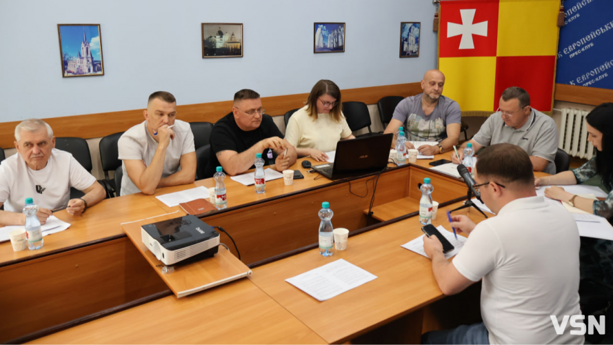 За розбиті бордюри - штраф: у Луцьку муніципали візьмуться за керівників комунальних служб
