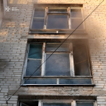 У Луцьку горіла квартира у багатоквартирному будинку: евакуювали одну людину