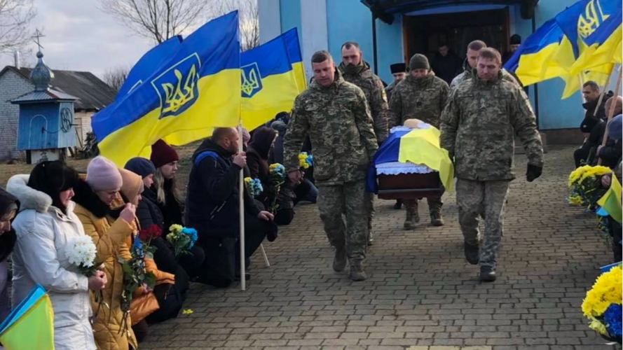 Рано втратив батьків: на Волині попрощалися із молодим Героєм Тарасом Сохацьким