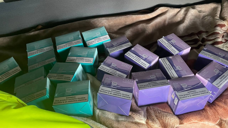 На Волині у водіїв-далекобійників вилучили 400 коробок електронних цигарок