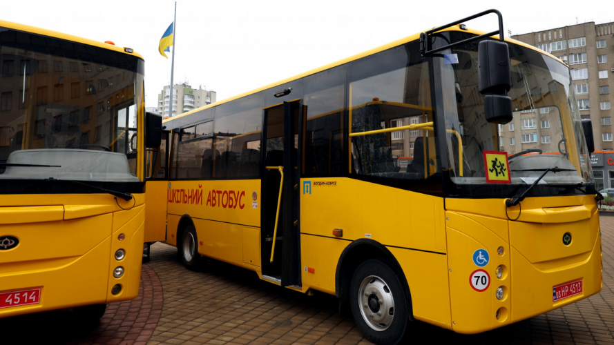 Чотири громади Волині отримали нові шкільні автобуси з інклюзивними місцями