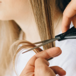 Коли у лютому 2026 року йти до перукаря: найкращі дні для фарбування волосся і стрижки