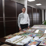 «Вправний вишивальник»: на Волині організували виставку робіт Володимира Коцюбинського