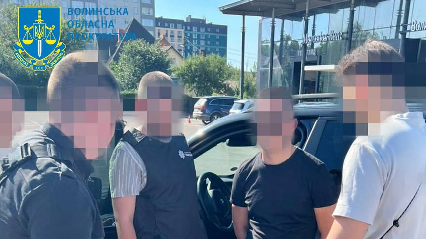 На Волині чоловік вимагав 10 тисяч за «вирішення питань» у сервісному центрі МВС