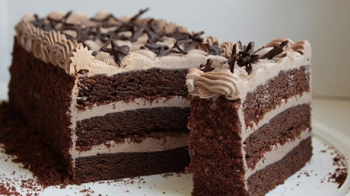 Рецепт шоколадного бісквіта, який завжди виходить: склянка цукру, склянка борошна і 4 яйця