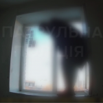 У Луцьку чоловік намагався вистрибнути з вікна. Відео