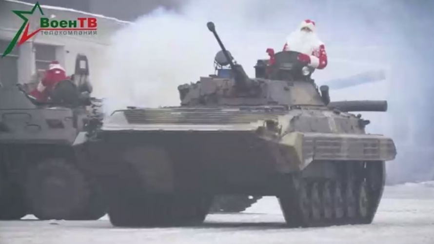 Військове телебачення Білорусі показало моторошний ролик з Дідами Морозами. Відео