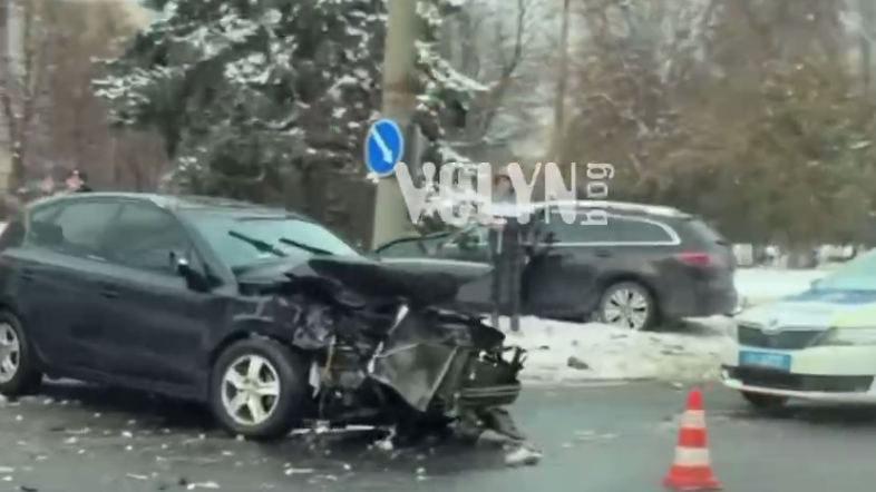 В аварії у Луцьку постраждали дві жінки, вони у лікарні