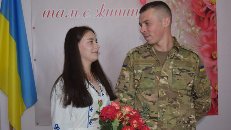 Два військовослужбовці приїхали на декілька днів на Волинь, щоб одружитися