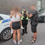 У Луцьку перехожа і патрульні допомогли знайти батьків наляканої дівчинки