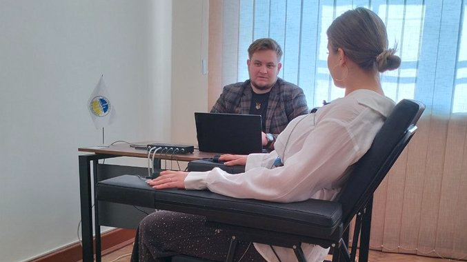 Дихання, пульс і піт: як у Луцьку виявляють брехню за допомогою детектора брехні