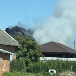 У селі на Волині горить будинок: на місці працюють рятувальники