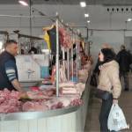Шинка, сало та філейка: за скільки у Луцьку продають свинину перед святами