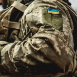 У Володимирі військовий побив пенсіонера під час застілля: як його покарали