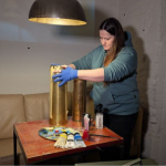 Мистецтво, яке воює: лучанка розписує військові артефакти й уже зібрала понад мільйон гривень для ЗСУ