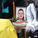 «Боронив країну у найгарячіших точках фронту»: на Волині в останню путь провели 25-річного Героя Віктора Сохацького