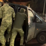 У Луцьку водій намагався втекти від ТЦК та заїхав до входу в універмаг: чоловіка винесли з ЦУМу