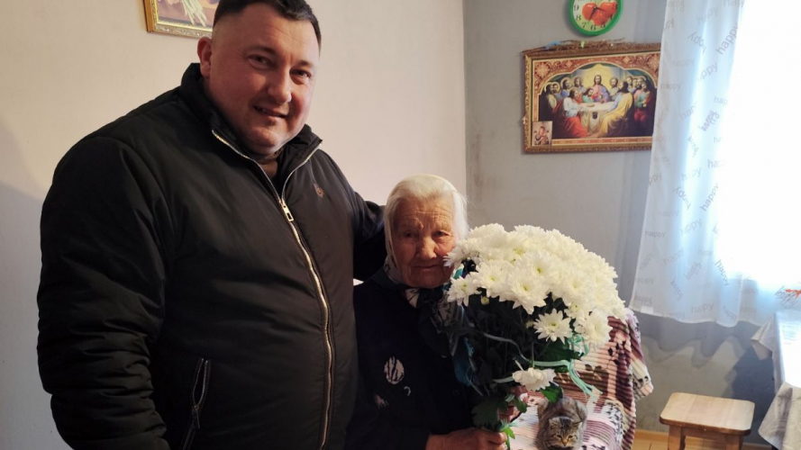 95 років мудрості: на Волині привітали довгожительку