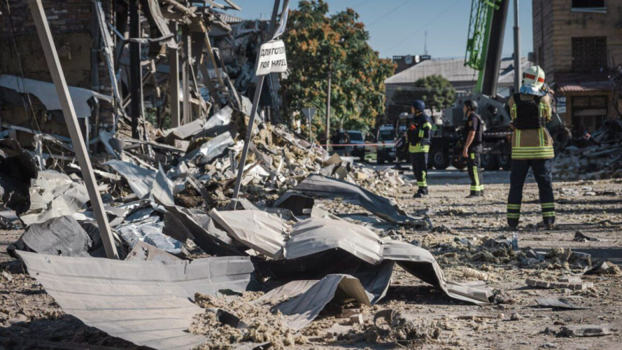 «Рятувальники кричали дуже сильно»: у Покровську очевидці розповіли про удар росіян по багатоповерхівці