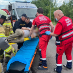 На Волині рятувальники витягнули водія з понівеченого авто після ДТП